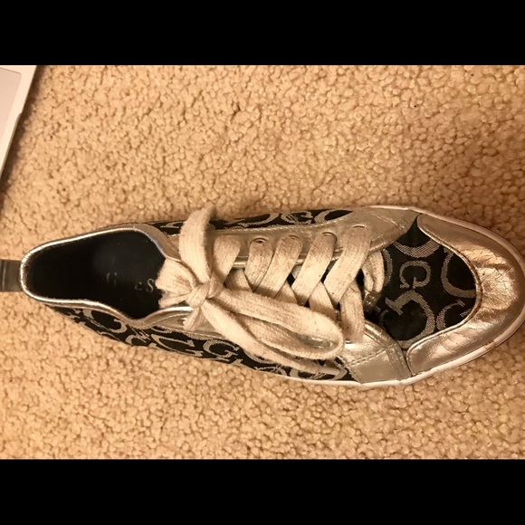 GUESS Shoes - Picture 2 of 2